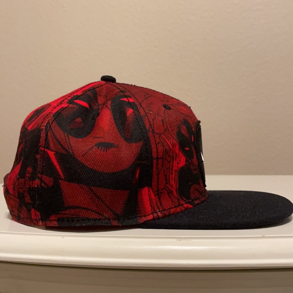 Marvel Deadpool Cap - Picture 4 of 5